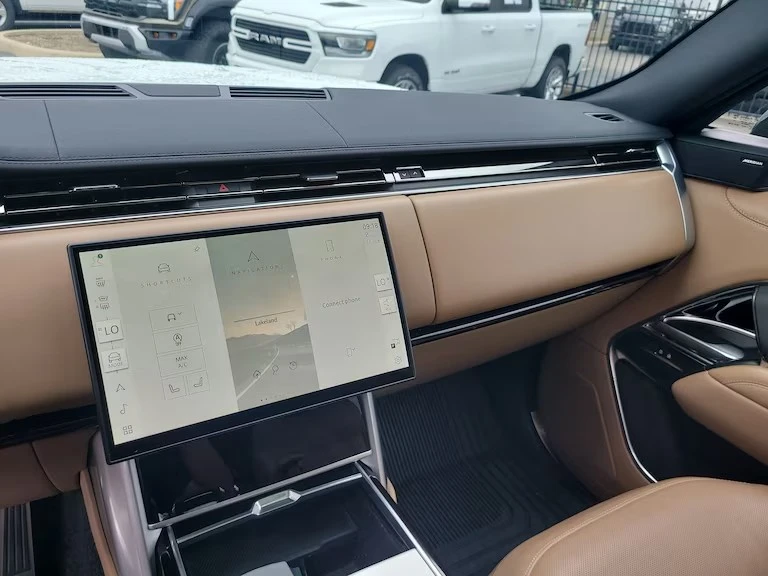 2024 Land Rover Range Rover L460 - Image 13 of 19