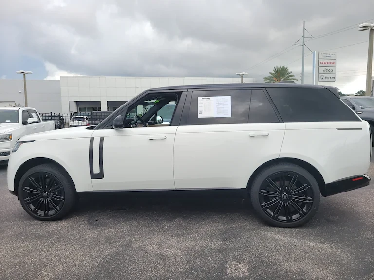 2024 Land Rover Range Rover L460 - Image 4 of 19