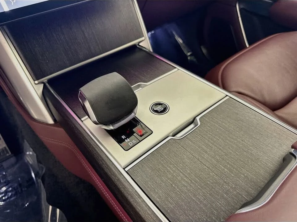 2024 Land Rover Range Rover L460 - Image 17 of 20