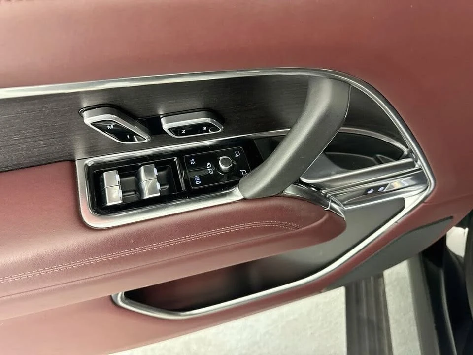 2024 Land Rover Range Rover L460 - Image 18 of 20