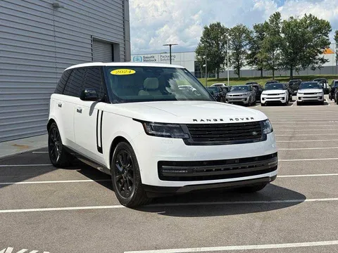 2024 Land Rover Range Rover P400 SE Sport Utility 4D