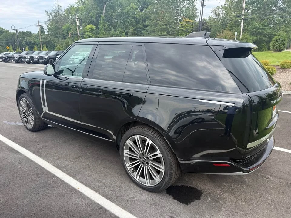 2024 Land Rover Range Rover L460 - Image 8 of 10