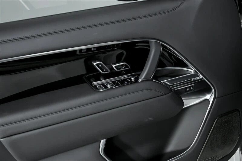 2024 Land Rover Range Rover L460 - Image 18 of 21