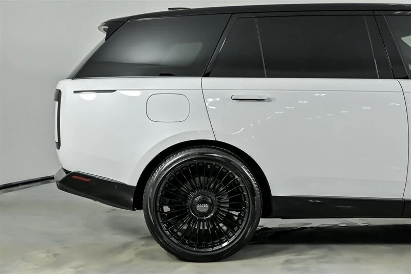 2024 Land Rover Range Rover L460 - Image 13 of 21