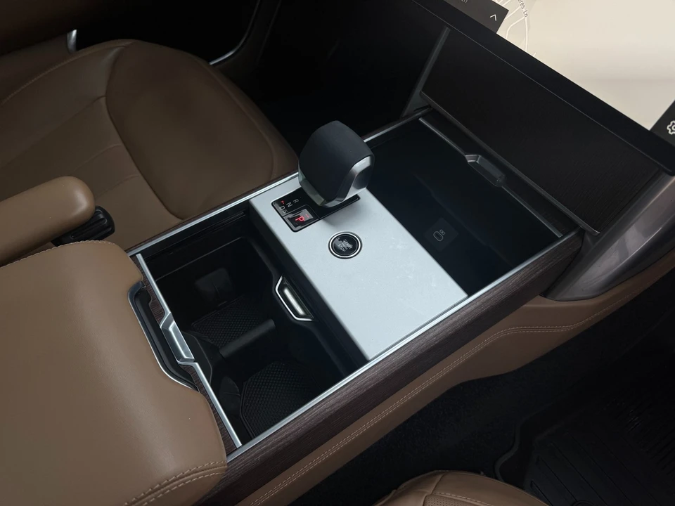 2024 Land Rover Range Rover L460 - Image 27 of 31