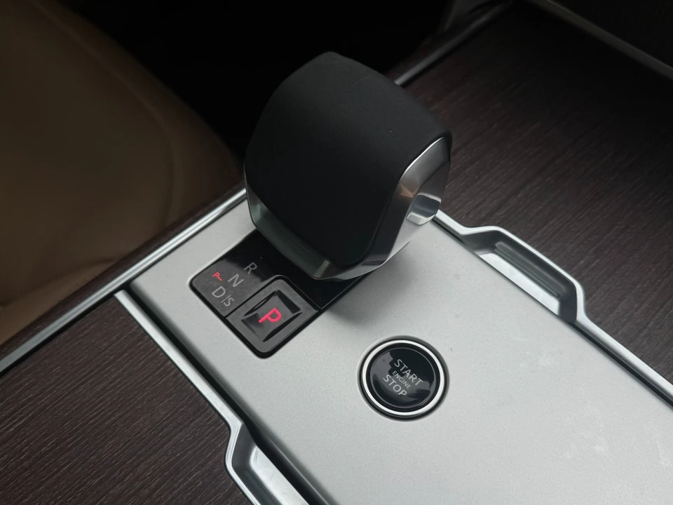 2024 Land Rover Range Rover L460 - Image 28 of 31