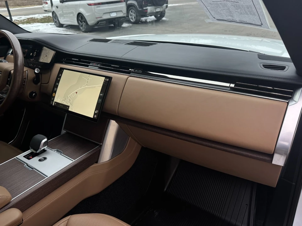 2024 Land Rover Range Rover L460 - Image 24 of 31