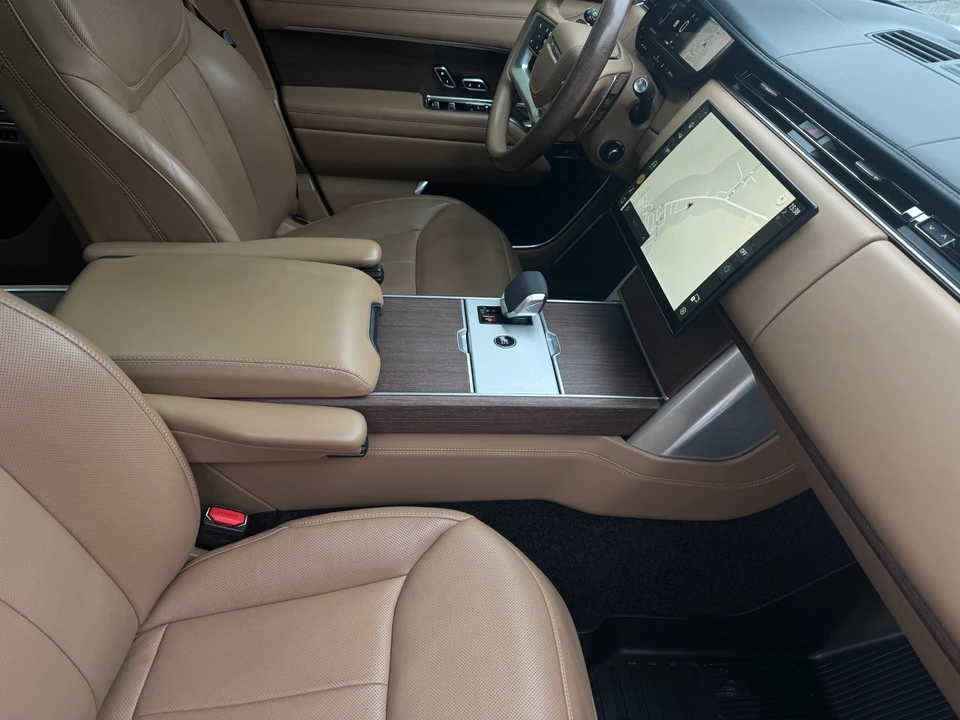 2024 Land Rover Range Rover L460 - Image 23 of 31