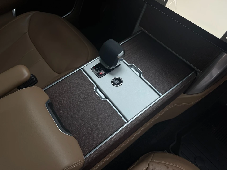 2024 Land Rover Range Rover L460 - Image 26 of 31