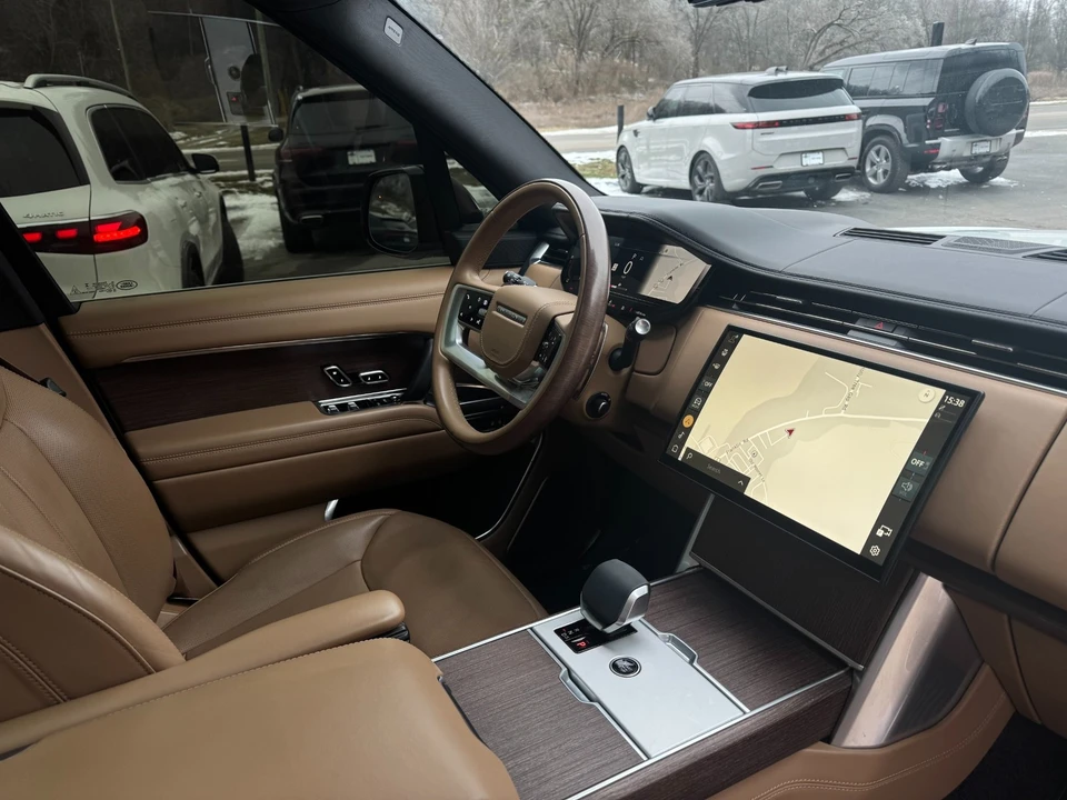 2024 Land Rover Range Rover L460 - Image 25 of 31
