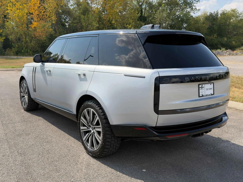 2024 Land Rover Range Rover L460 - Image 3 of 31