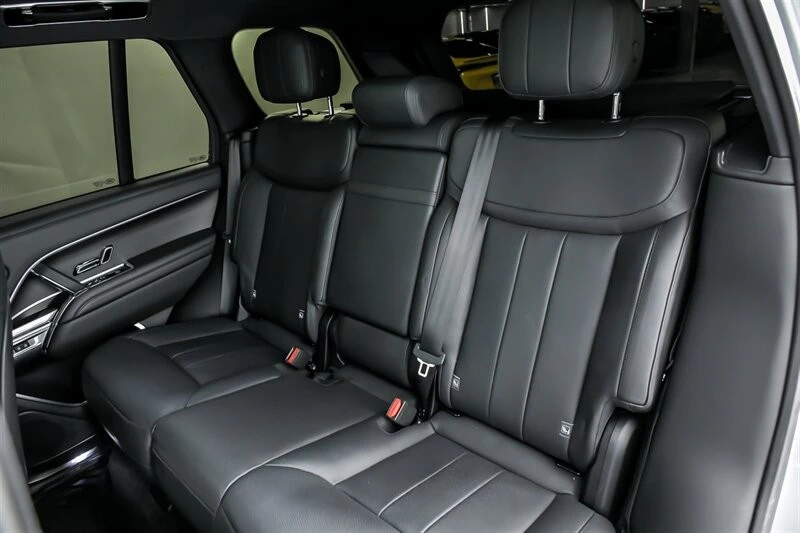 2024 Land Rover Range Rover L460 - Image 25 of 31
