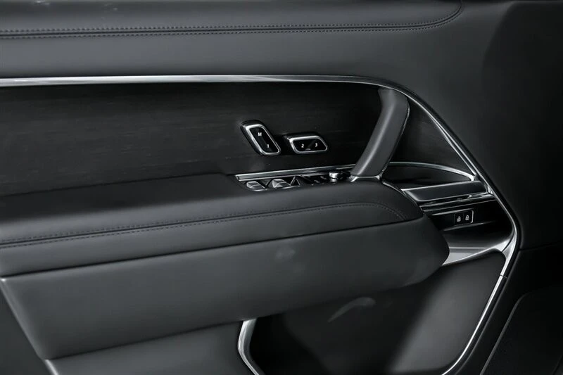 2024 Land Rover Range Rover L460 - Image 18 of 31