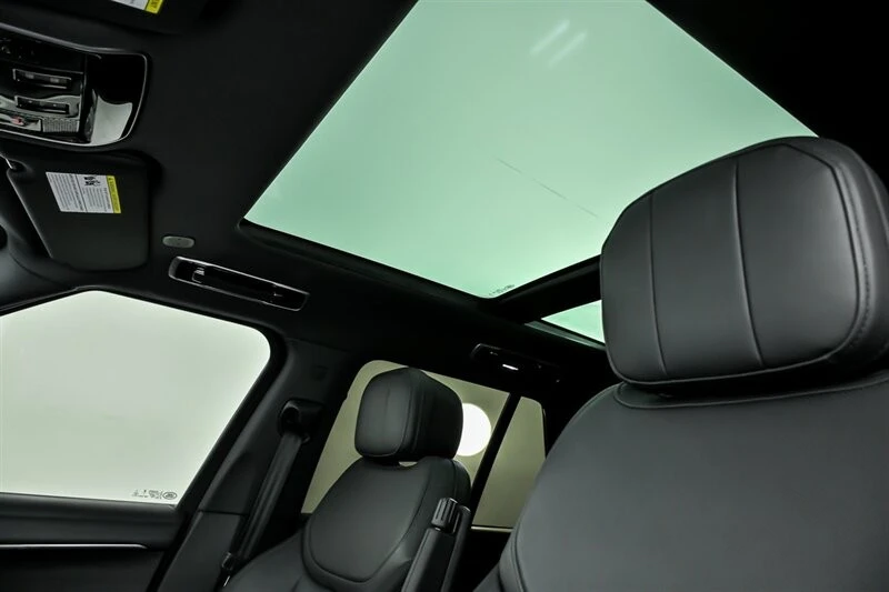 2024 Land Rover Range Rover L460 - Image 24 of 31