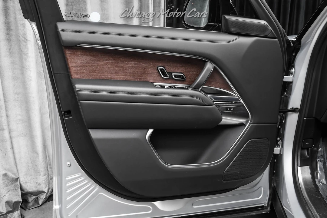 2024 Land Rover Range Rover L460 - Image 30 of 31
