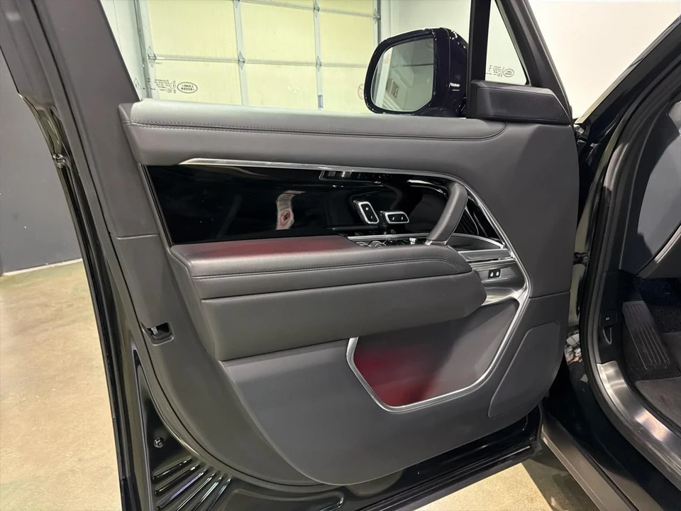 2024 Land Rover - Image 17 of 31