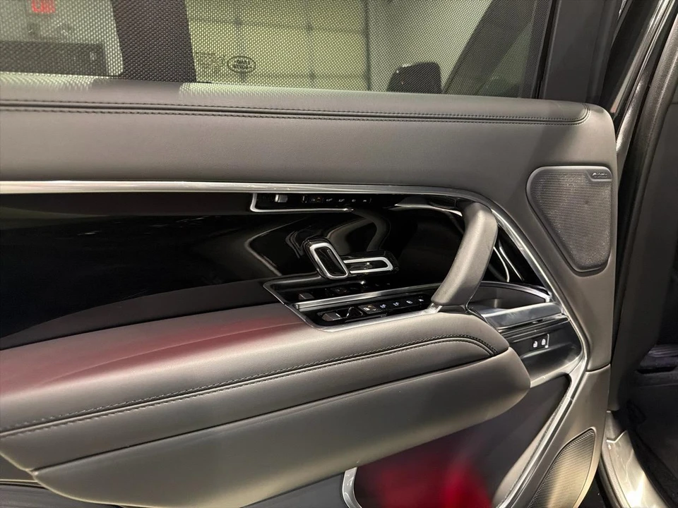 2024 Land Rover - Image 25 of 31