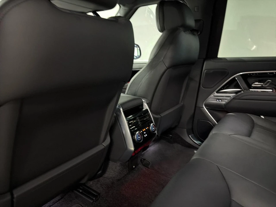 2024 Land Rover - Image 26 of 31