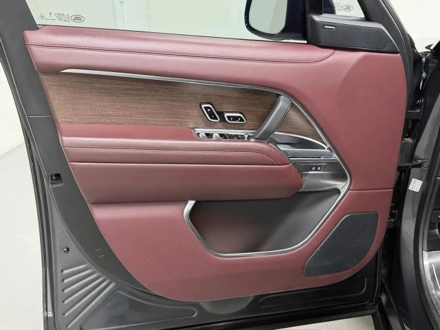 2024 Land Rover - Image 18 of 31