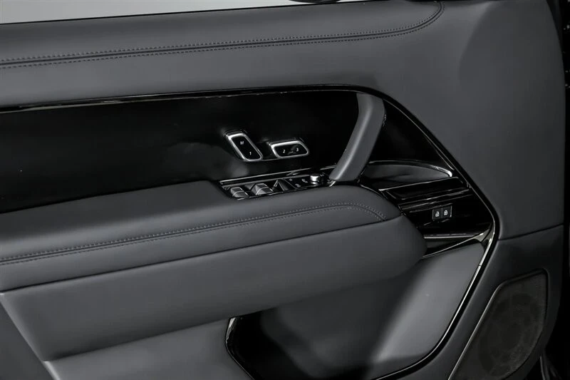 2024 Land Rover Range Rover L460 - Image 18 of 21