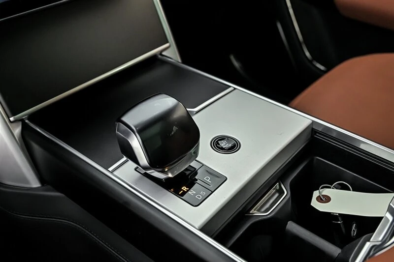 2024 Land Rover Range Rover L460 - Image 28 of 29