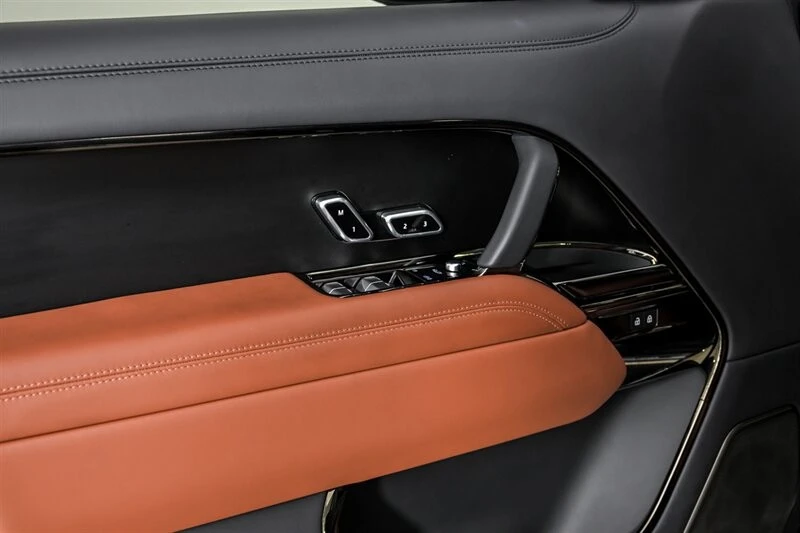 2024 Land Rover Range Rover L460 - Image 14 of 29