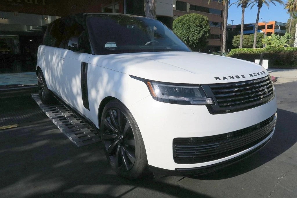 2024 Land Rover Range Rover L460 - Image 4 of 21