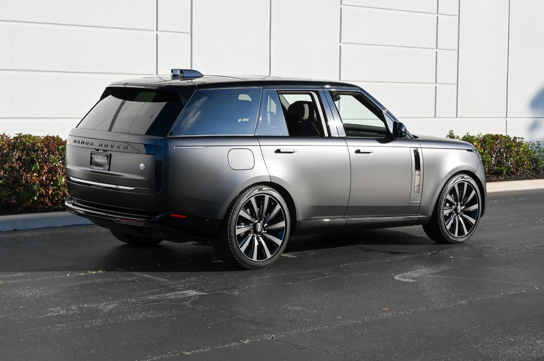 2024 Land Rover Range Rover L460 - Image 9 of 12
