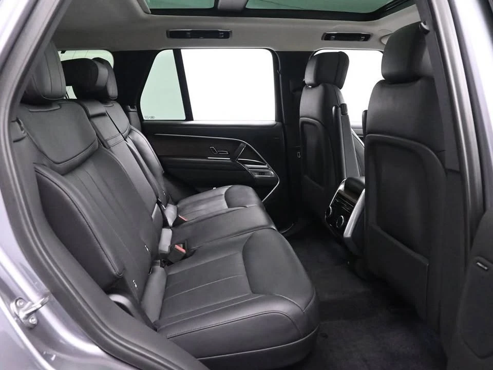 2024 Land Rover Range Rover L460 - Image 18 of 19