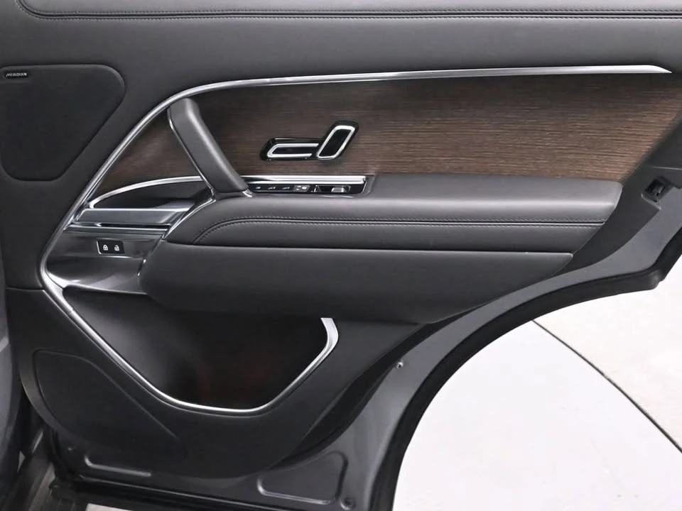 2024 Land Rover Range Rover L460 - Image 17 of 19