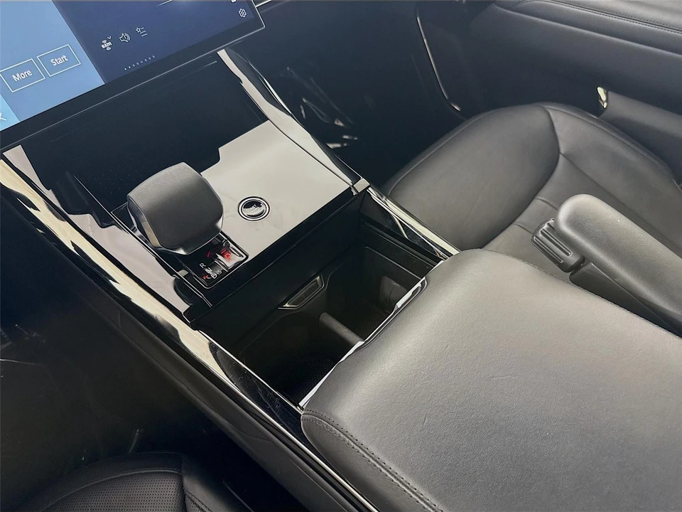 2024 Land Rover - Image 8 of 31