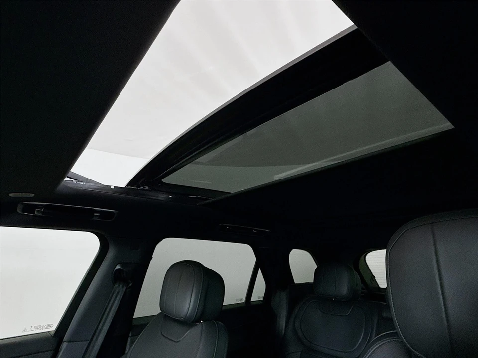 2024 Land Rover - Image 17 of 31