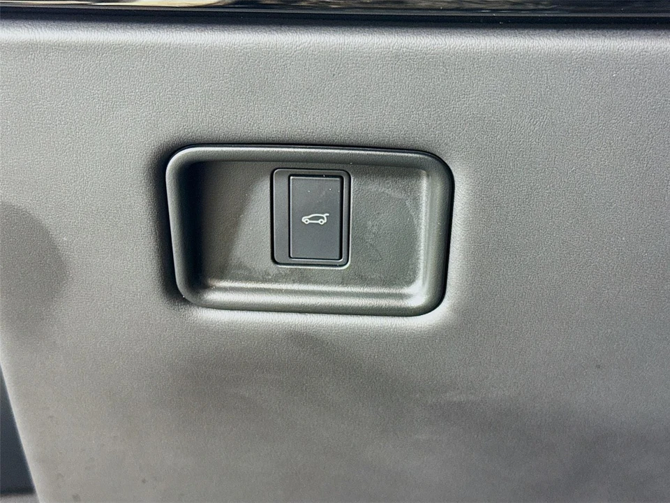 2024 Land Rover - Image 7 of 31