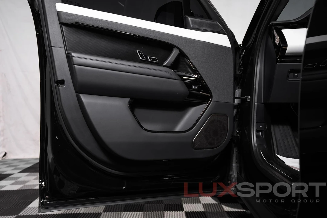 2024 Land Rover Range Rover Sport SV L461 - Image 18 of 31