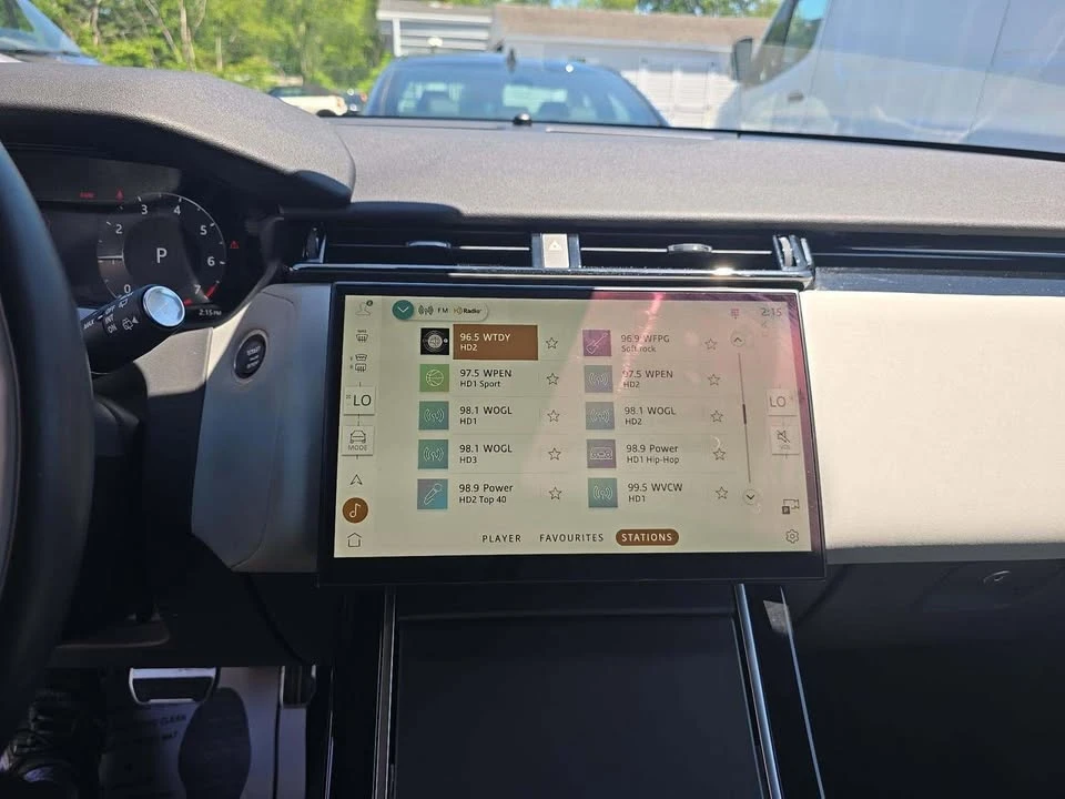 2024 Land Rover Range Rover Velar - Image 10 of 12