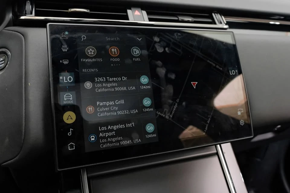 2024 Land Rover Range Rover Velar - Image 10 of 20