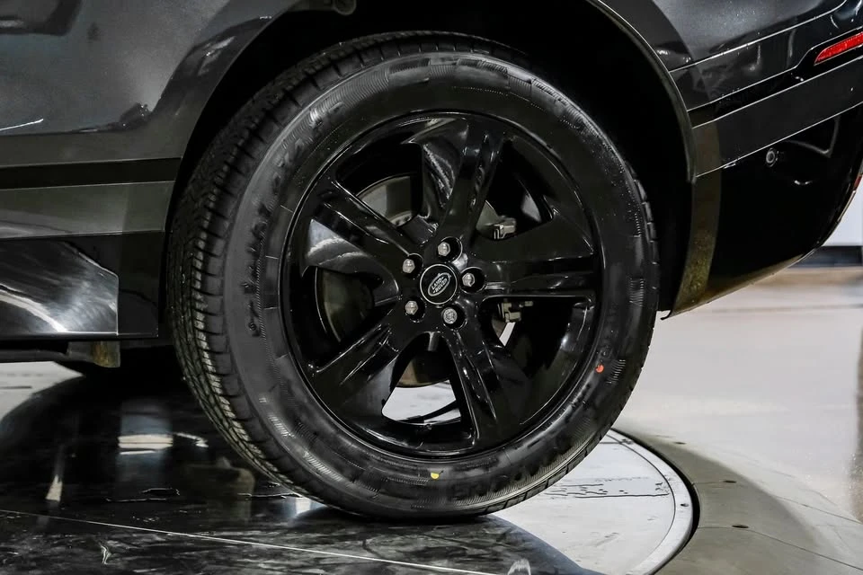 2024 Land Rover Range Rover Velar - Image 5 of 20