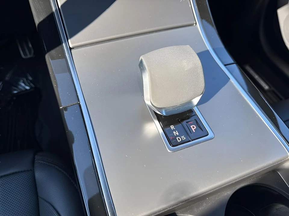 2024 Land Rover Range Rover Velar - Image 18 of 21