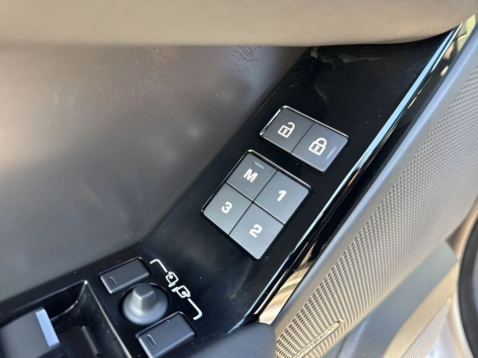 2024 Land Rover Range Rover Velar - Image 11 of 21