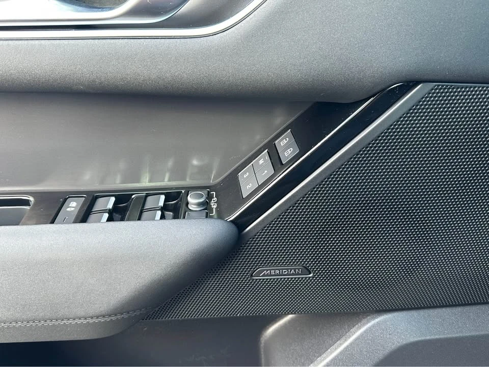 2024 Land Rover Range Rover Velar - Image 16 of 20