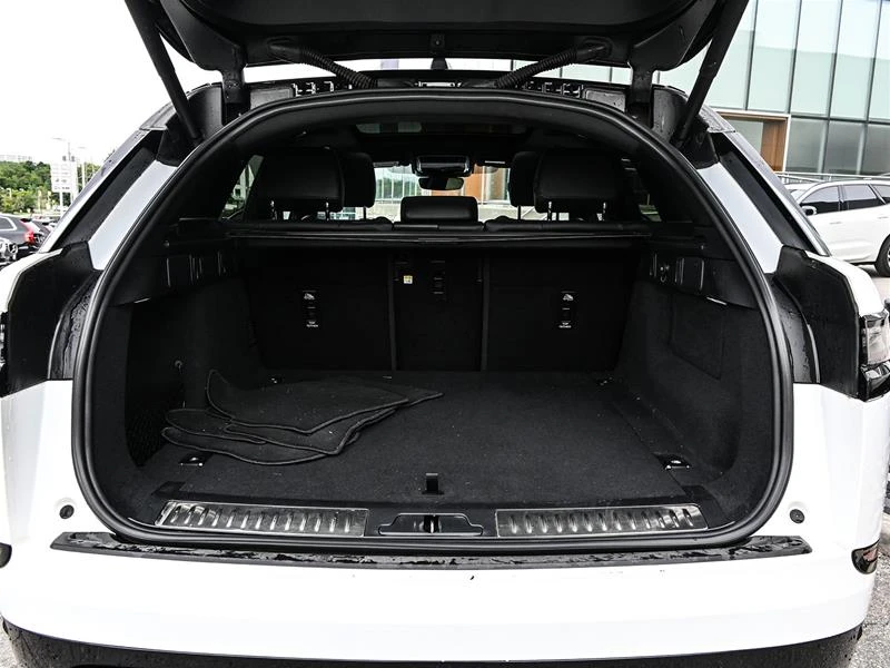 2024 Land Rover Range Rover Velar - Image 10 of 10