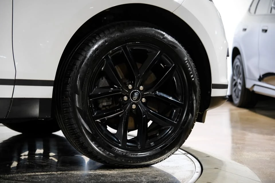 2024 Land Rover Range Rover Velar - Image 8 of 20