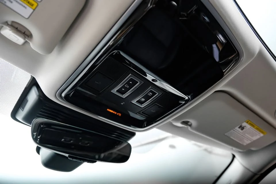2024 Land Rover Range Rover Velar - Image 14 of 20