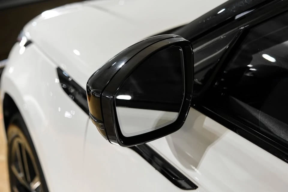2024 Land Rover Range Rover Velar - Image 19 of 20