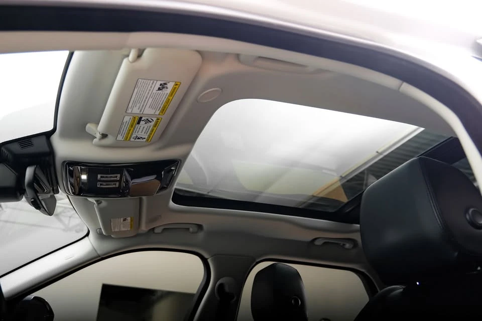 2024 Land Rover Range Rover Velar - Image 2 of 20