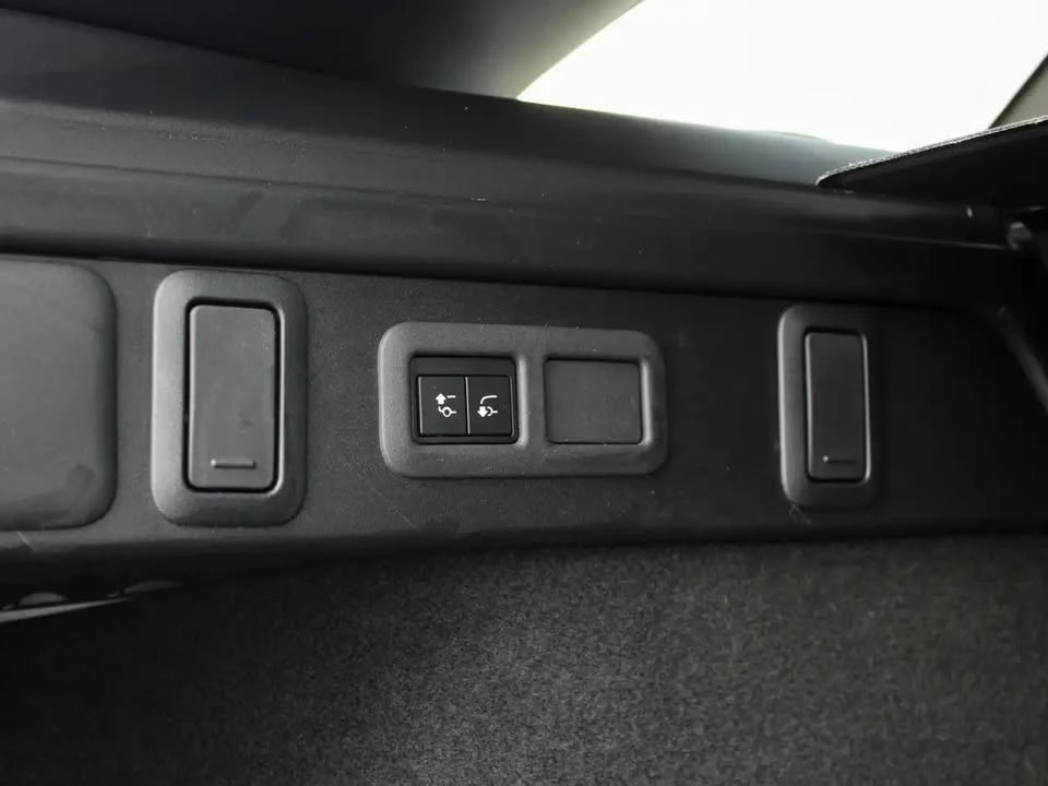 2024 Land Rover Range Rover Velar - Image 15 of 16