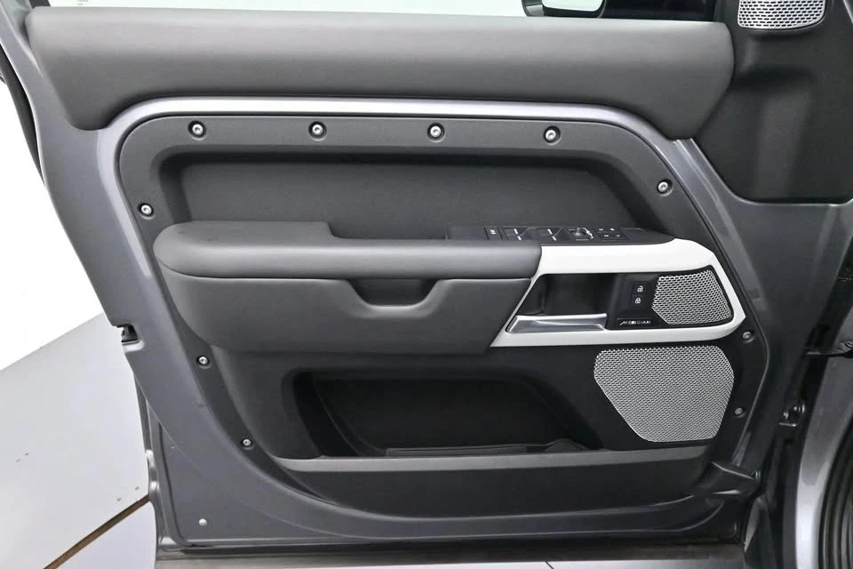 2024 Land Rover Defender L663 - Image 9 of 15