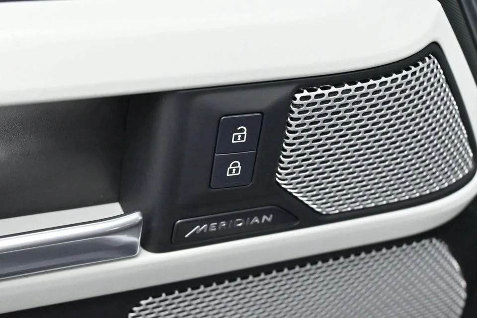 2024 Land Rover Defender L663 - Image 10 of 15
