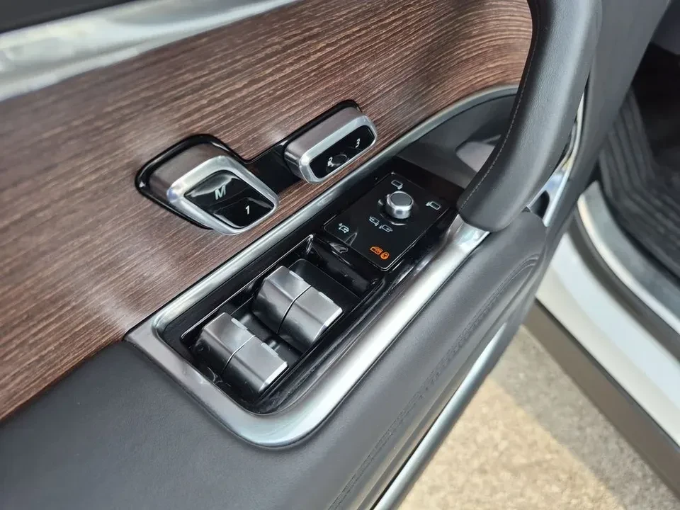 2024 Land Rover Range Rover L460 - Image 9 of 20