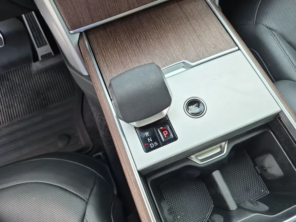 2024 Land Rover Range Rover L460 - Image 18 of 20